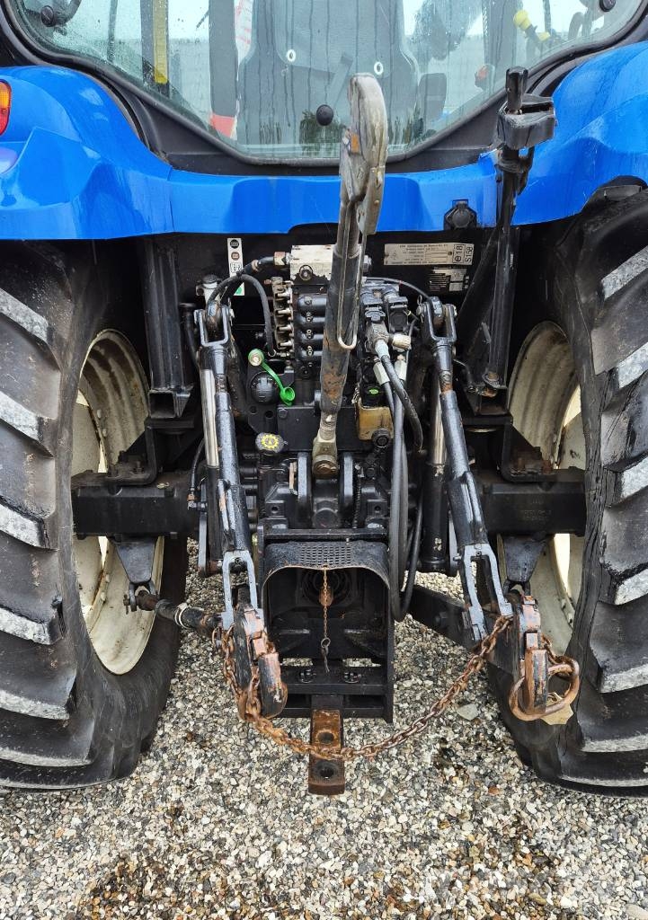New Holland TS 110 A الجرارات