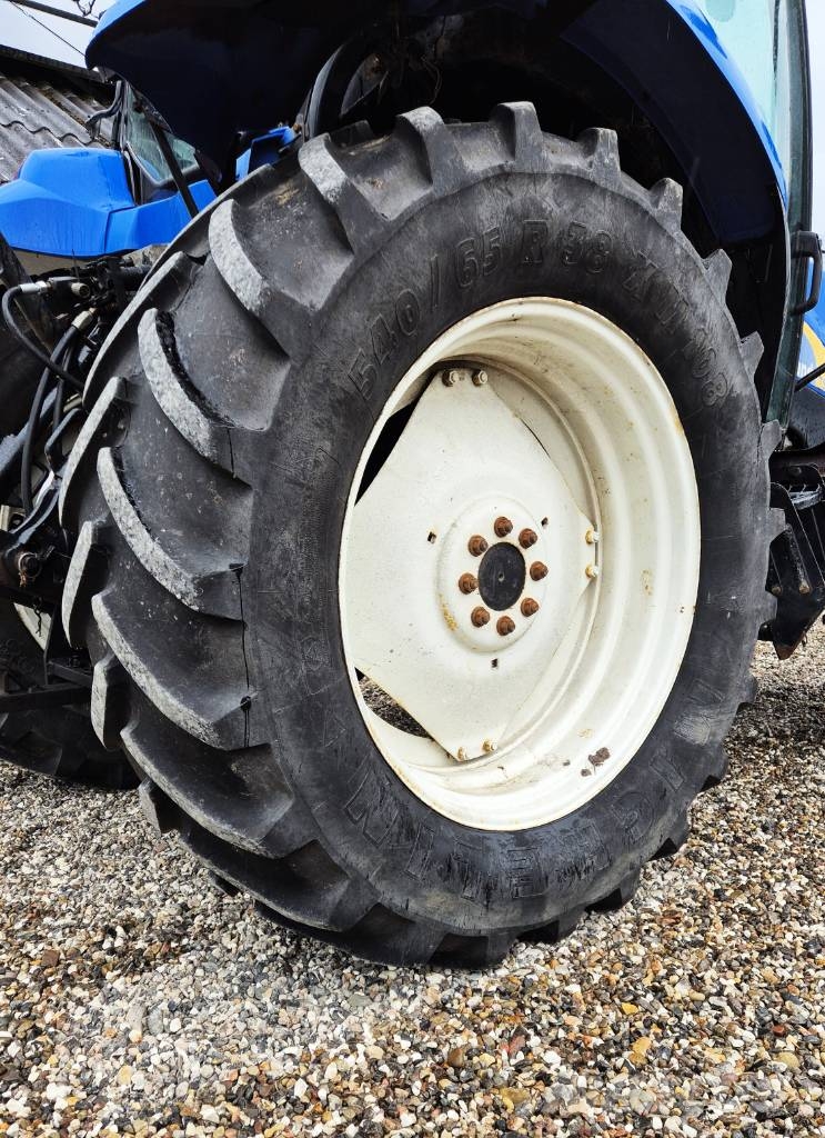 New Holland TS 110 A الجرارات
