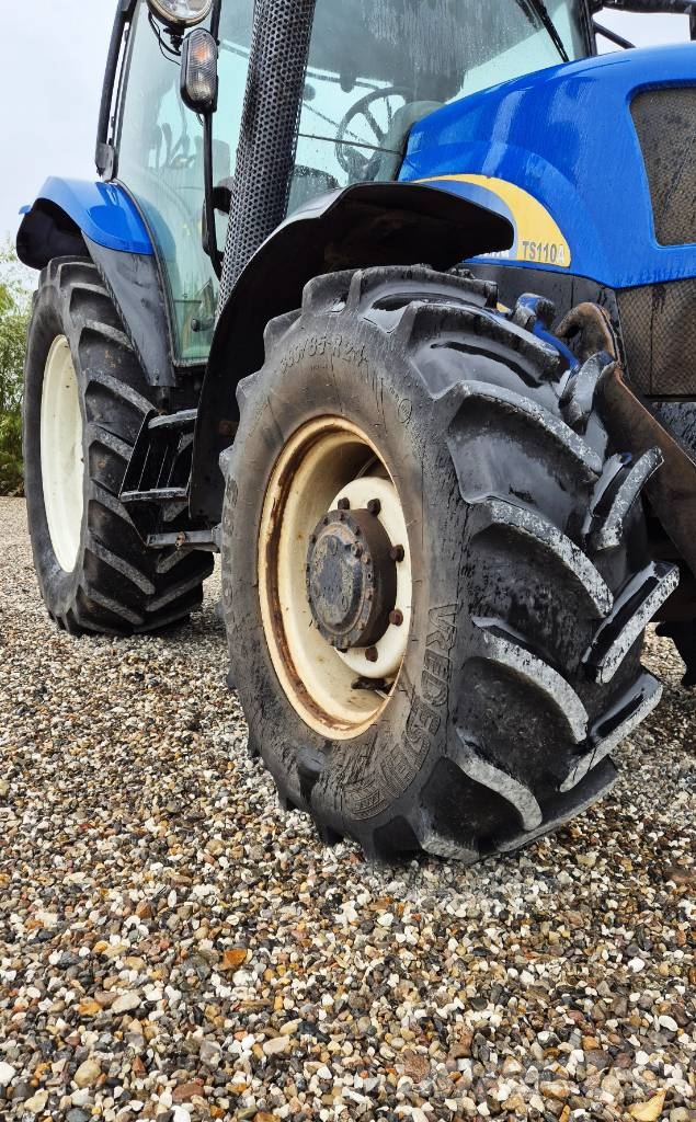 New Holland TS 110 A الجرارات