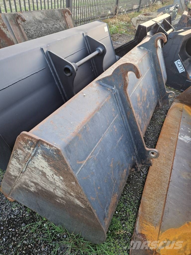 JCB 531-70 535-95 540-140 540-170 دلاء
