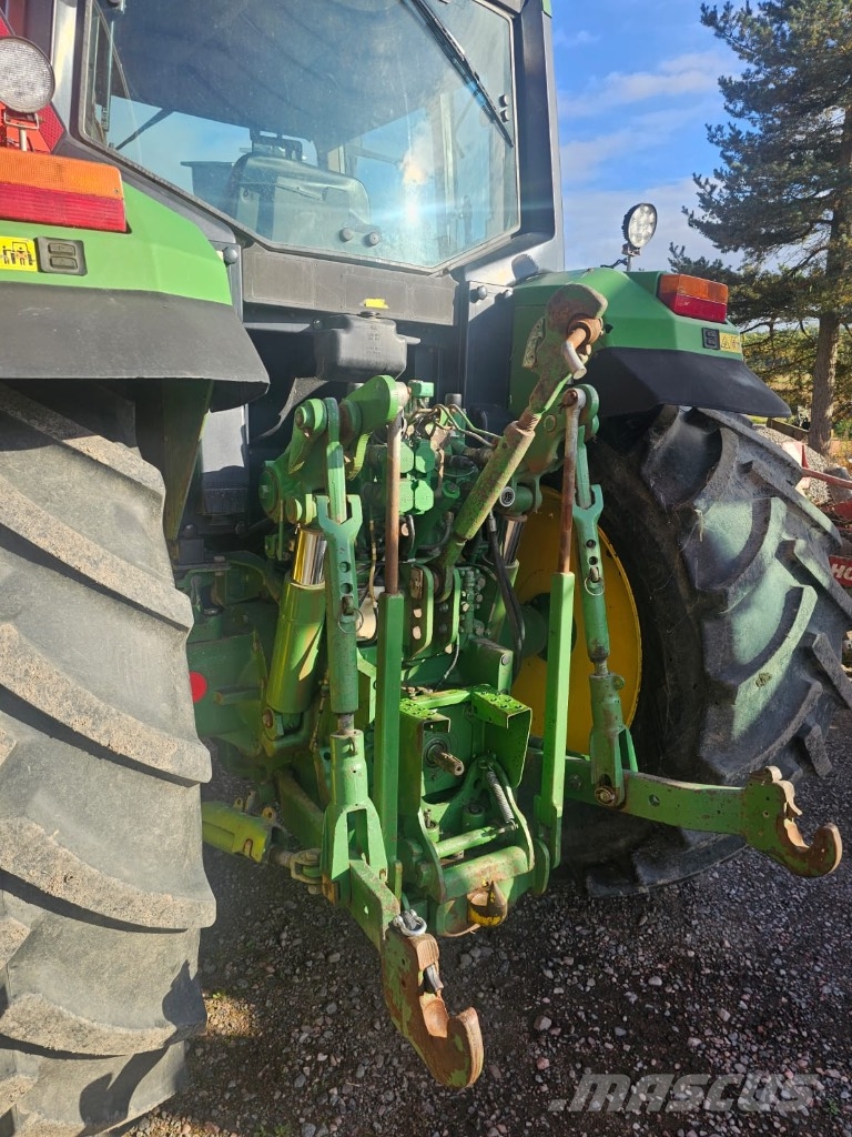 John Deere 6800 Traktory