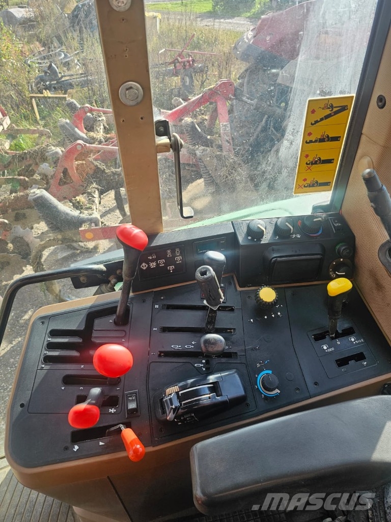 John Deere 6800 Traktory