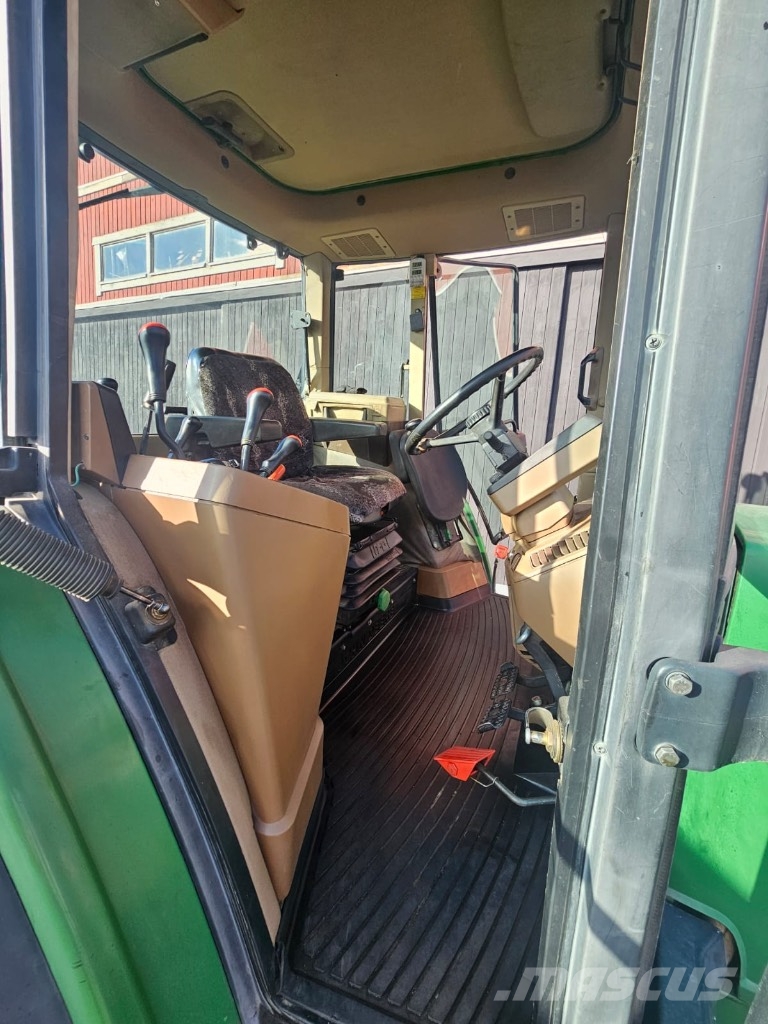 John Deere 6800 Traktory