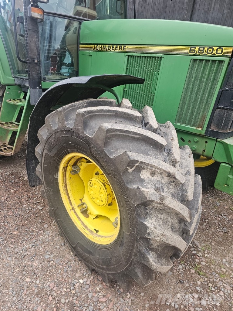 John Deere 6800 Traktory