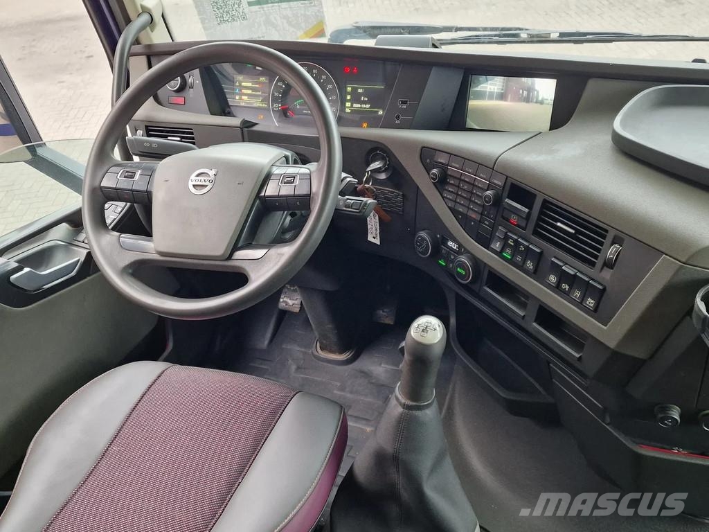 Volvo FH 13.420 6x2 - 1 deck livestock + 2 deck Michiele Tovornjaki za prevoz živine