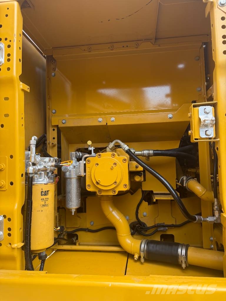 CAT 320  3000  units excavators in stock Kāpurķēžu ekskavatori