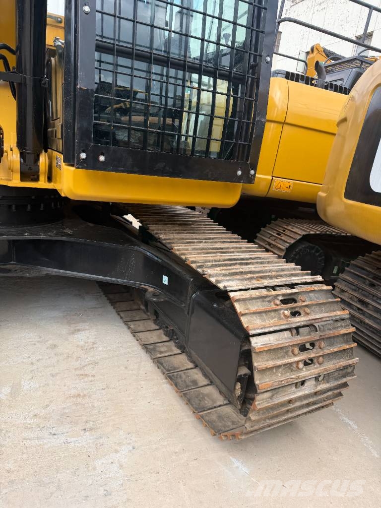 CAT 320  3000  units excavators in stock Kāpurķēžu ekskavatori