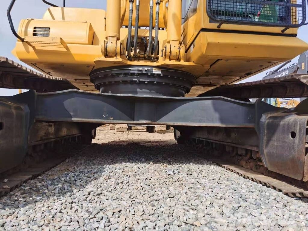 Komatsu PC360-7 حفارات زحافة
