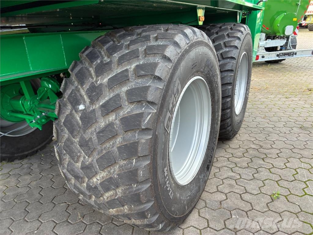 Tebbe ST 450 Tandem Silotrailer Manuseio e colocação de equipamentos