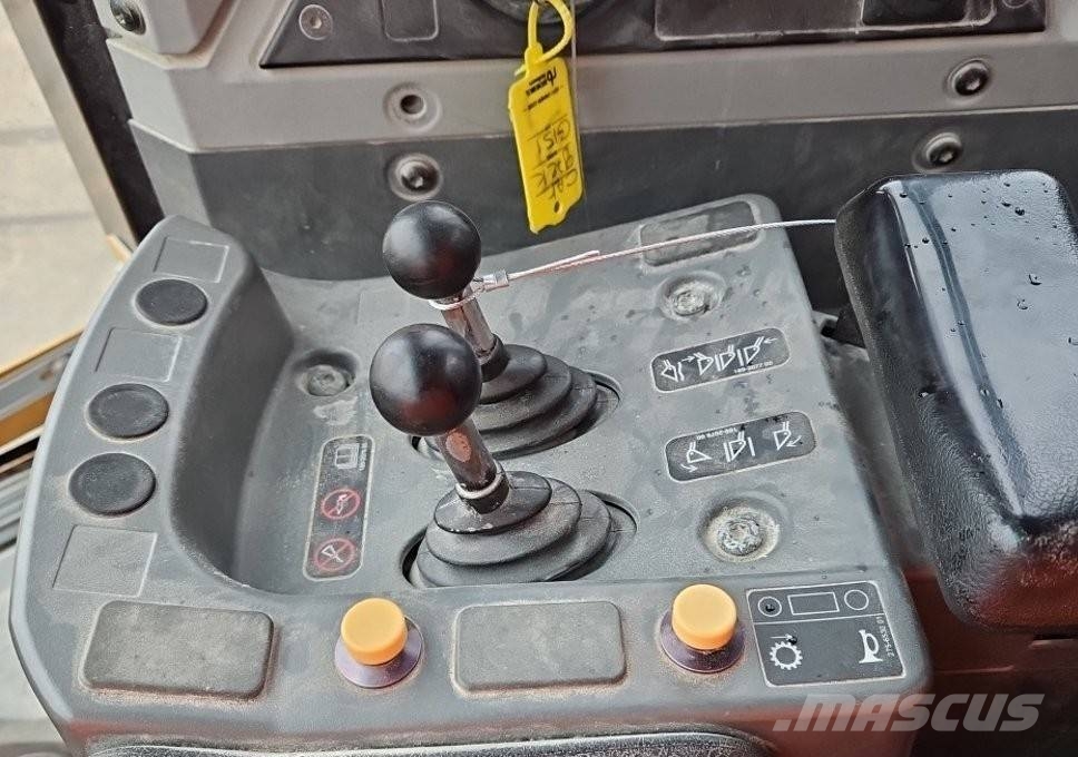 CAT 972 K Naudoti ratiniai krautuvai