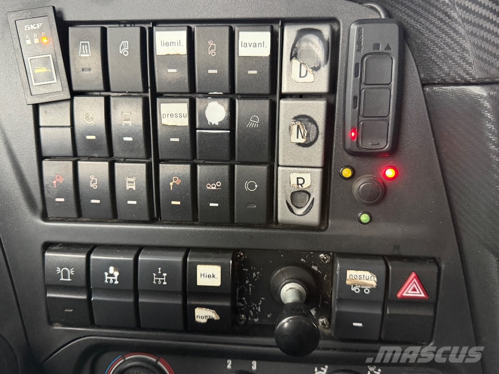 Iveco Trakker AT410T50 8x4 Koukkulava kuorma-autot