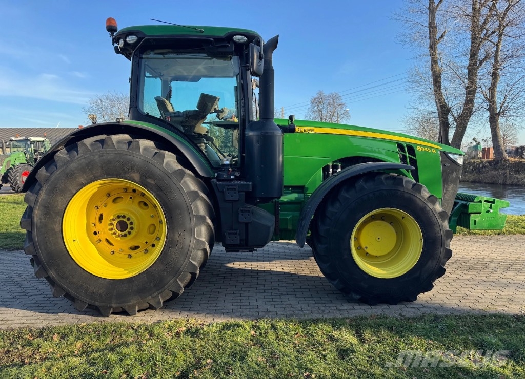 John Deere 8345 R Traktoren