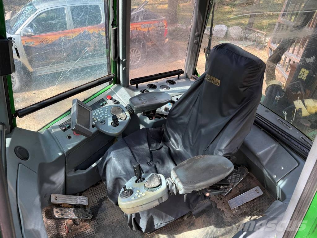 John Deere 810 D Eco III Lassbærere