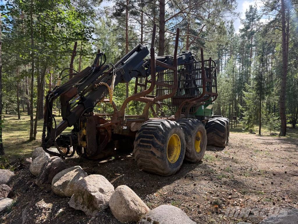 John Deere 810 D Eco III Lassbærere