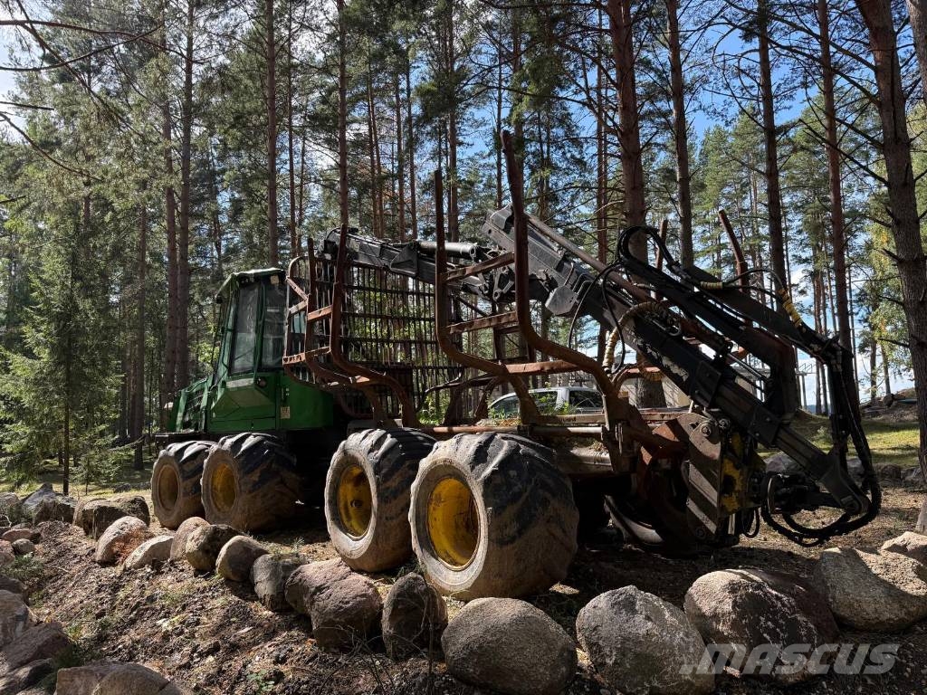 John Deere 810 D Eco III Lassbærere