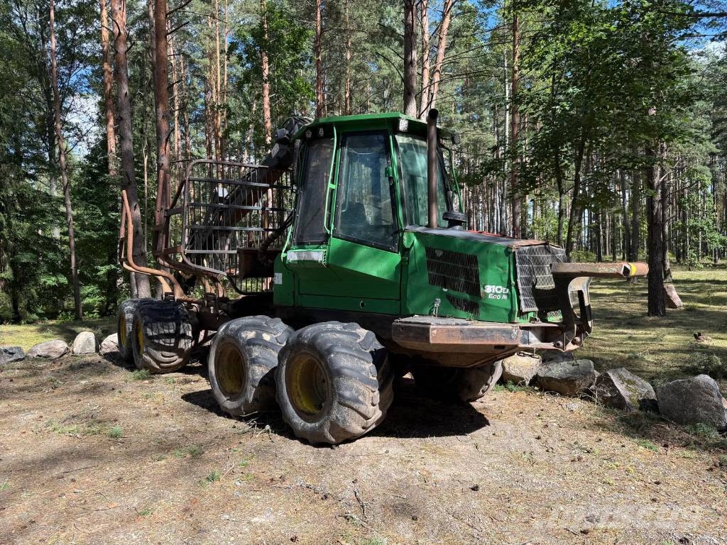 John Deere 810 D Eco III Lassbærere