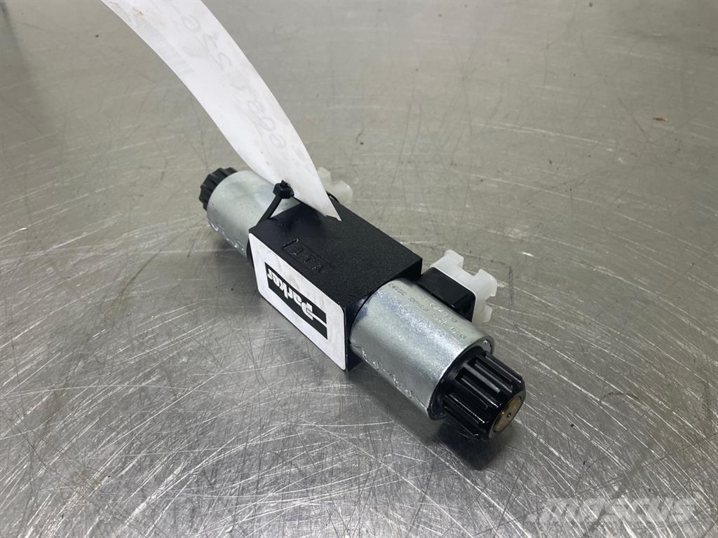 Parker D1VW001CNJW91 - NG6 4/3 Valve 12V Hydraulics