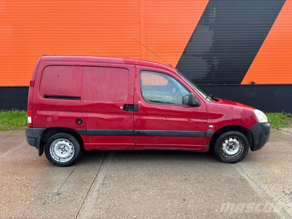 Peugeot Partner Samochody dostawcze ze skrzynią zamkniętą