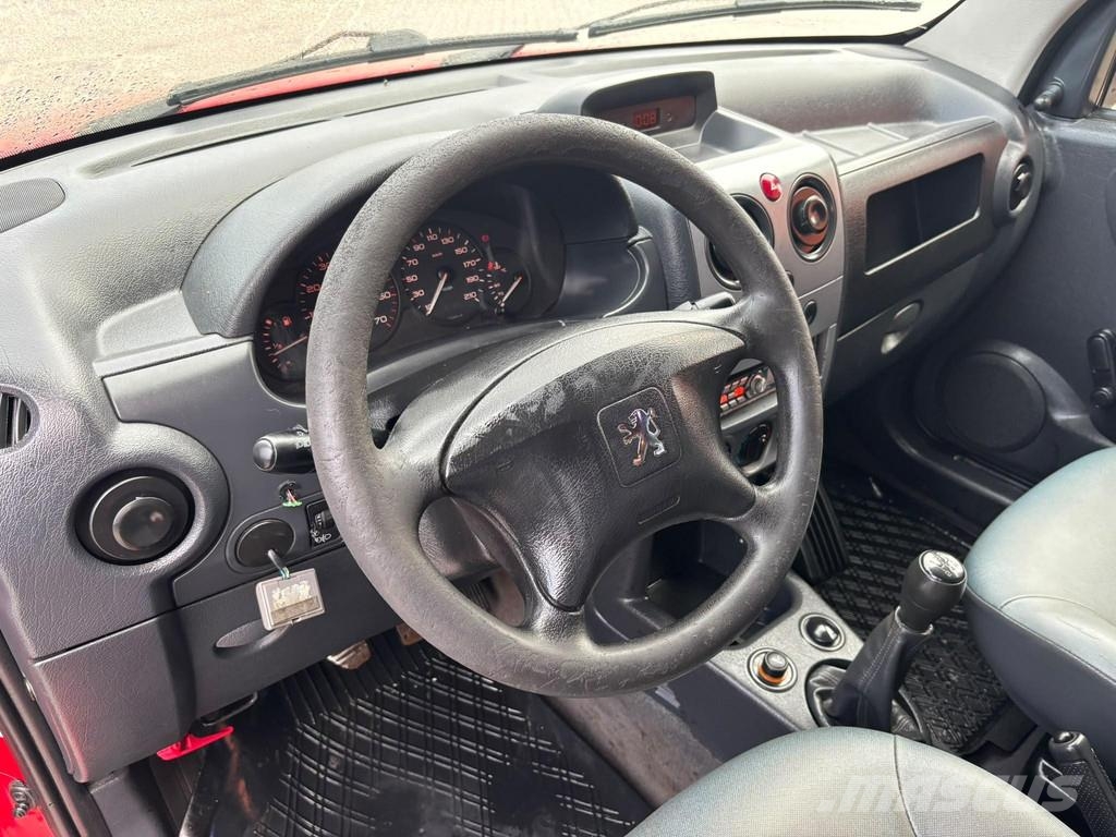 Peugeot Partner Samochody dostawcze ze skrzynią zamkniętą