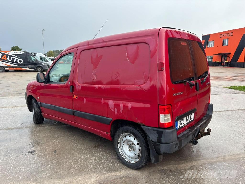 Peugeot Partner Samochody dostawcze ze skrzynią zamkniętą