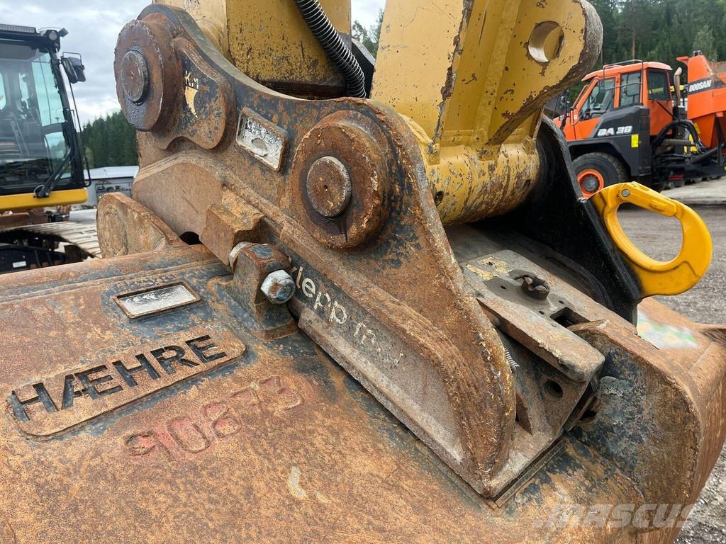 CAT 352 Escavatori cingolati