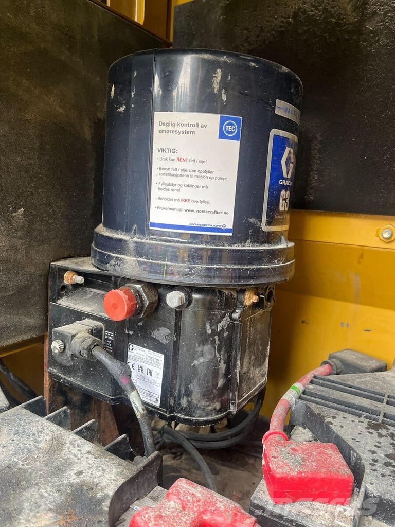 CAT 352 Escavatori cingolati