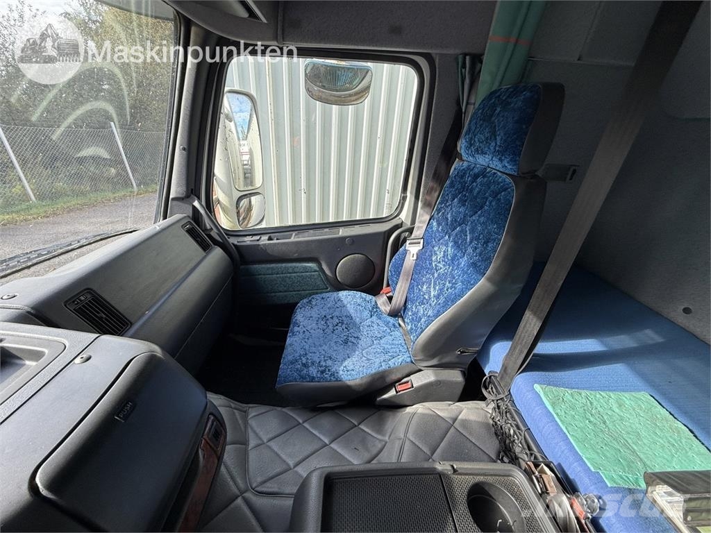 Volvo FM12 6X2 Camiones caja cerrada