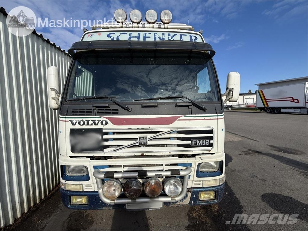 Volvo FM12 6X2 Camiones caja cerrada