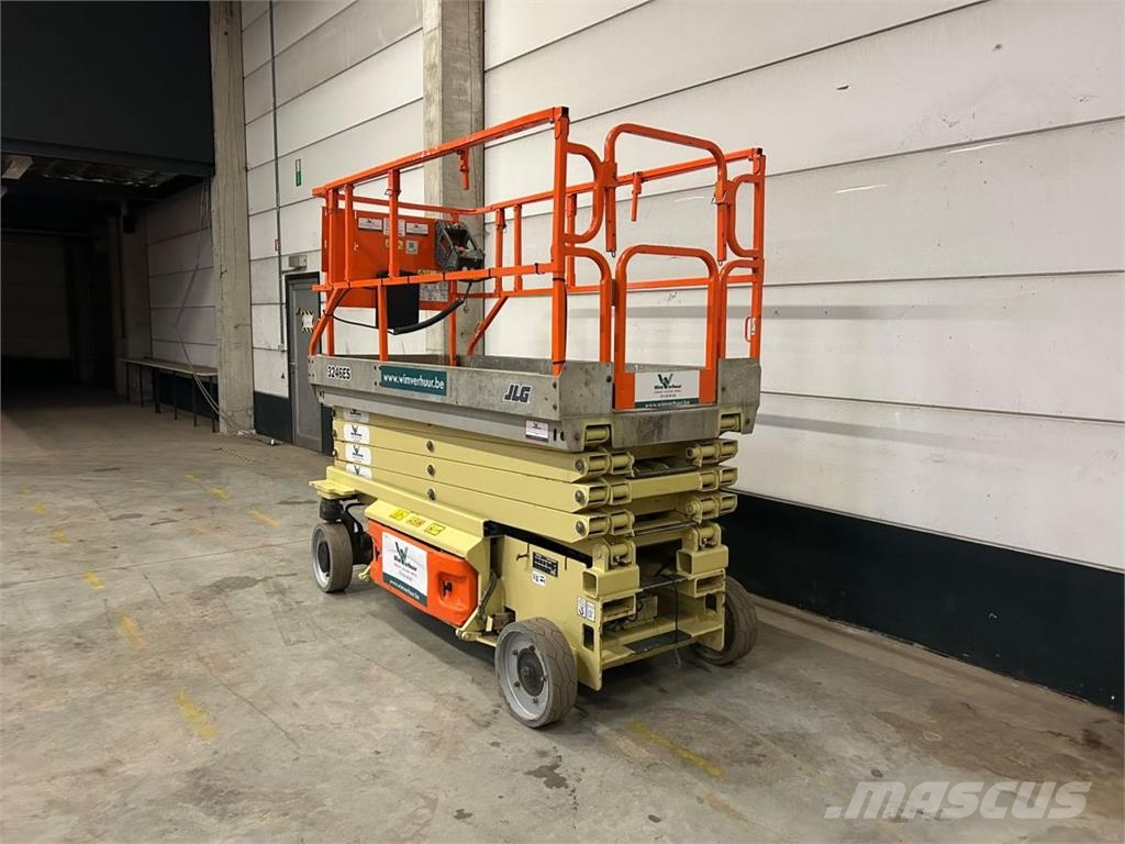 JLG 3246 ES (0930) رافعات مقصية الشكل