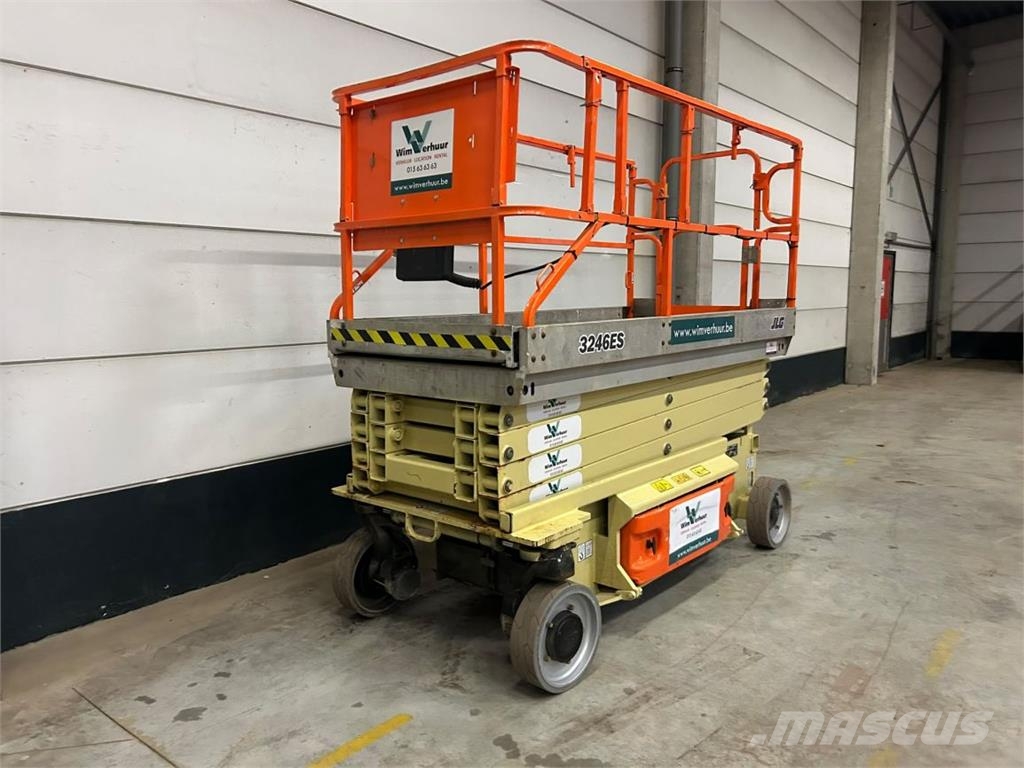 JLG 3246 ES (0930) رافعات مقصية الشكل
