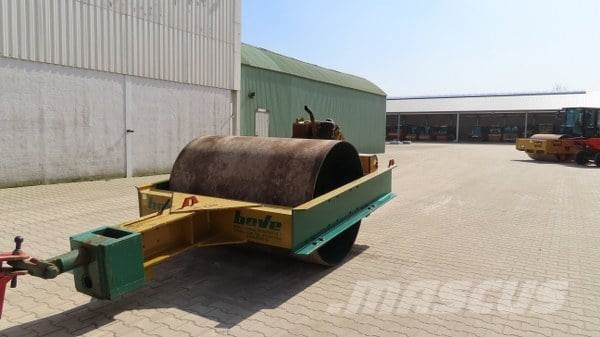 Vibromax W 501 Järelveetavad vibrorullid
