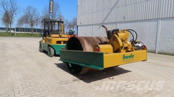 Vibromax W 501 Järelveetavad vibrorullid