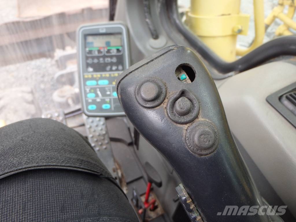 Komatsu PW 130ES-6K pyörittäjällä Εκσκαφείς με τροχούς - λάστιχα
