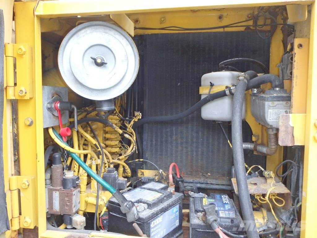 Komatsu PW 130ES-6K pyörittäjällä Εκσκαφείς με τροχούς - λάστιχα