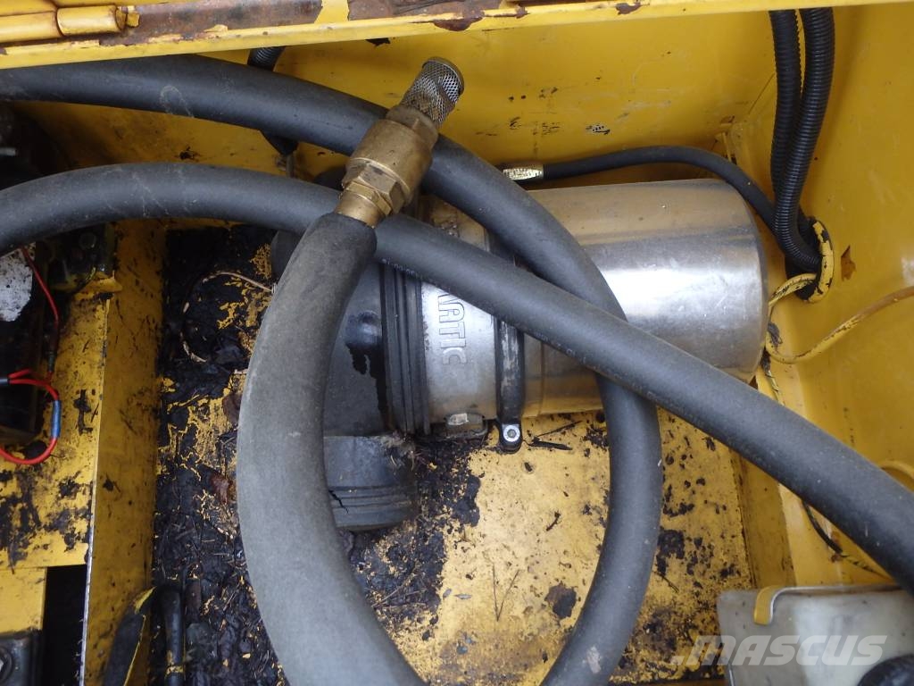 Komatsu PW 130ES-6K pyörittäjällä Εκσκαφείς με τροχούς - λάστιχα