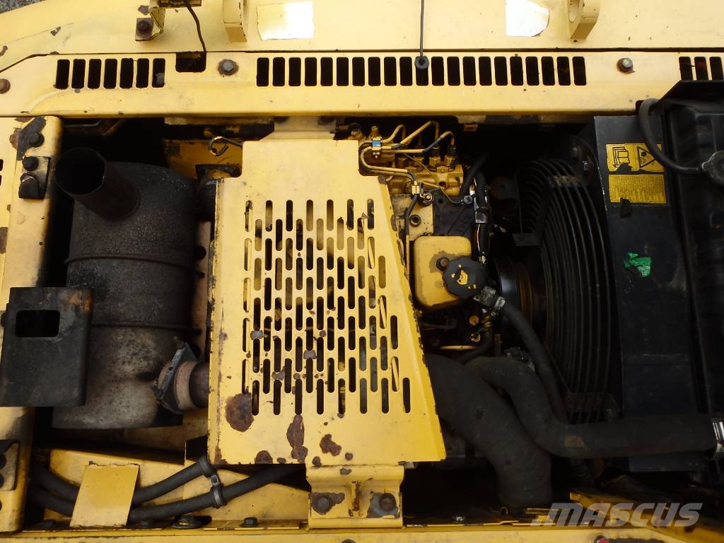 Komatsu PW 130ES-6K pyörittäjällä Εκσκαφείς με τροχούς - λάστιχα