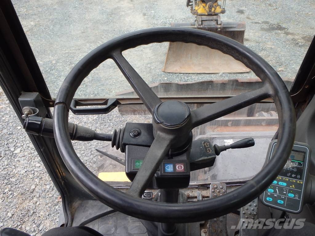 Komatsu PW 130ES-6K pyörittäjällä Εκσκαφείς με τροχούς - λάστιχα