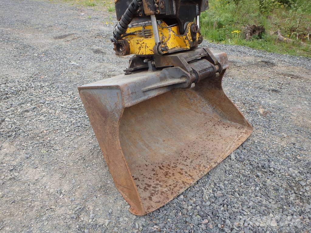 Komatsu PW 130ES-6K pyörittäjällä Εκσκαφείς με τροχούς - λάστιχα