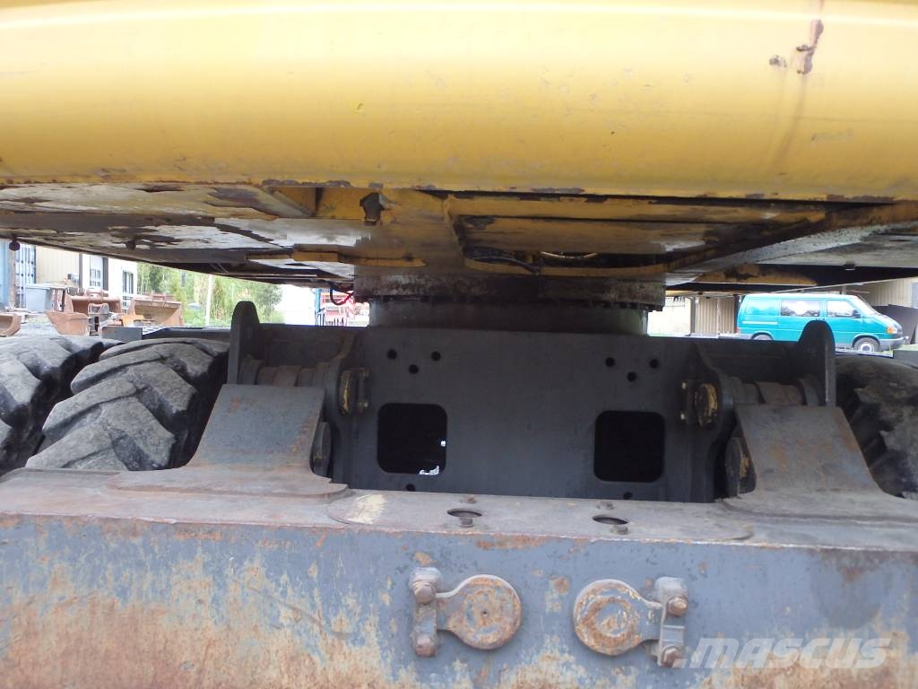 Komatsu PW 130ES-6K pyörittäjällä Εκσκαφείς με τροχούς - λάστιχα