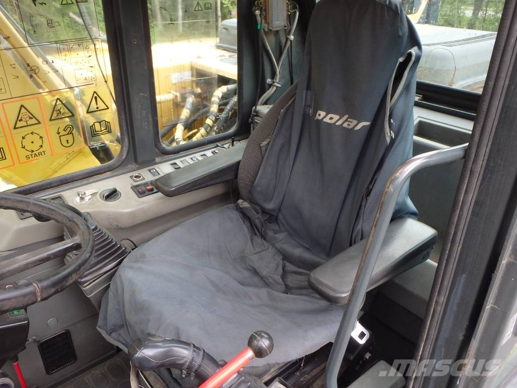 Komatsu PW 130ES-6K pyörittäjällä Εκσκαφείς με τροχούς - λάστιχα