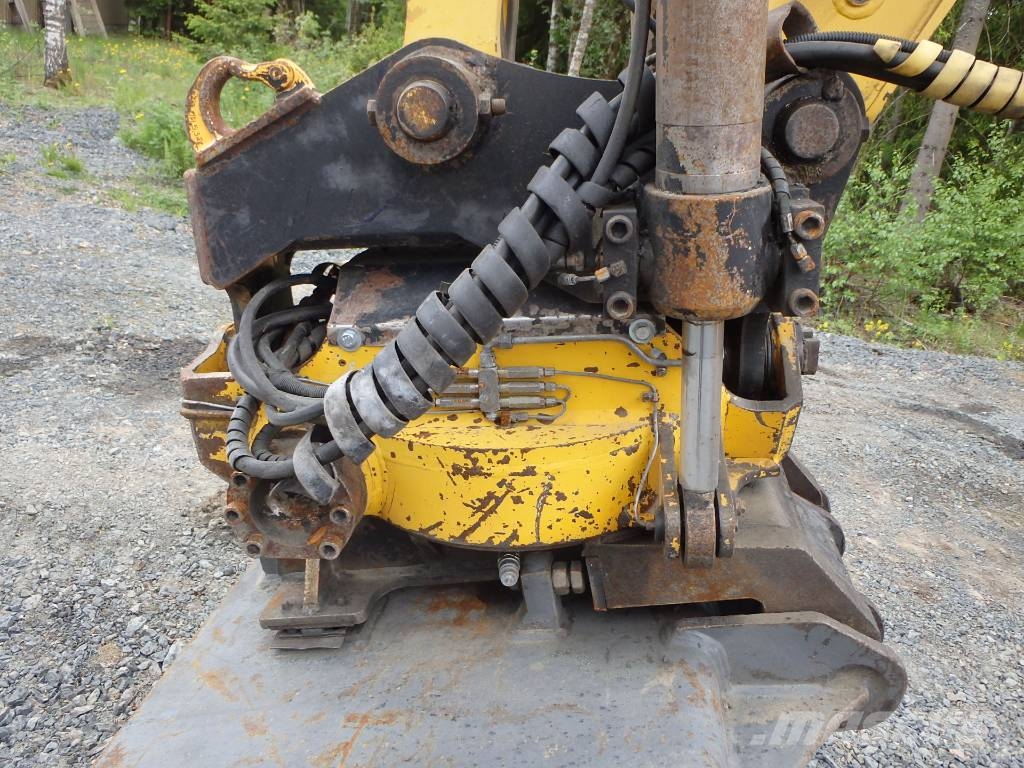 Komatsu PW 130ES-6K pyörittäjällä Εκσκαφείς με τροχούς - λάστιχα
