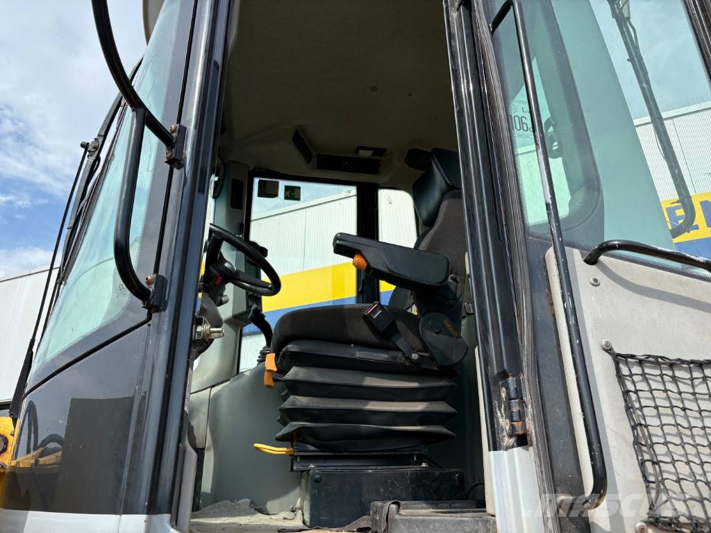 New Holland W 130 B Læssemaskiner på hjul