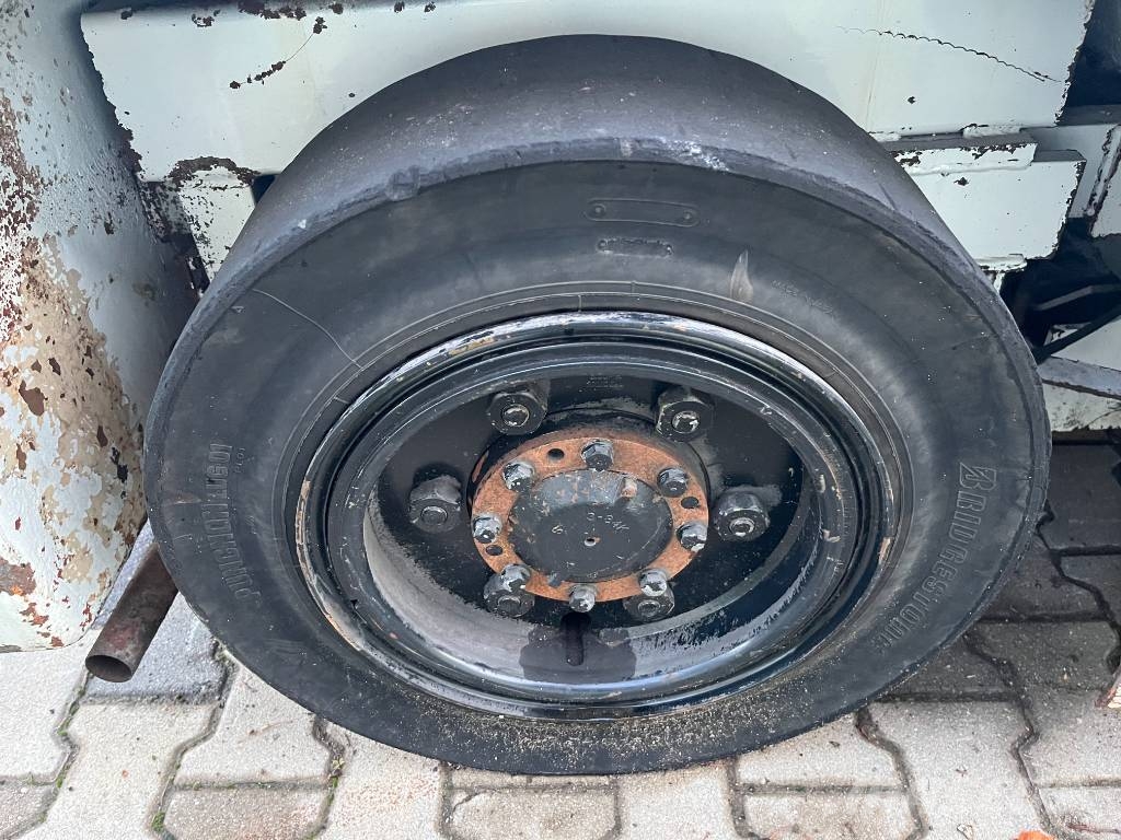 Nissan FV02-F20U V-3922 EO Обладнання для аеропортів