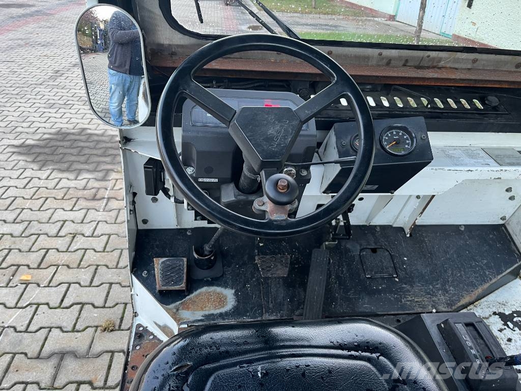 Nissan FV02-F20U V-3922 EO Обладнання для аеропортів