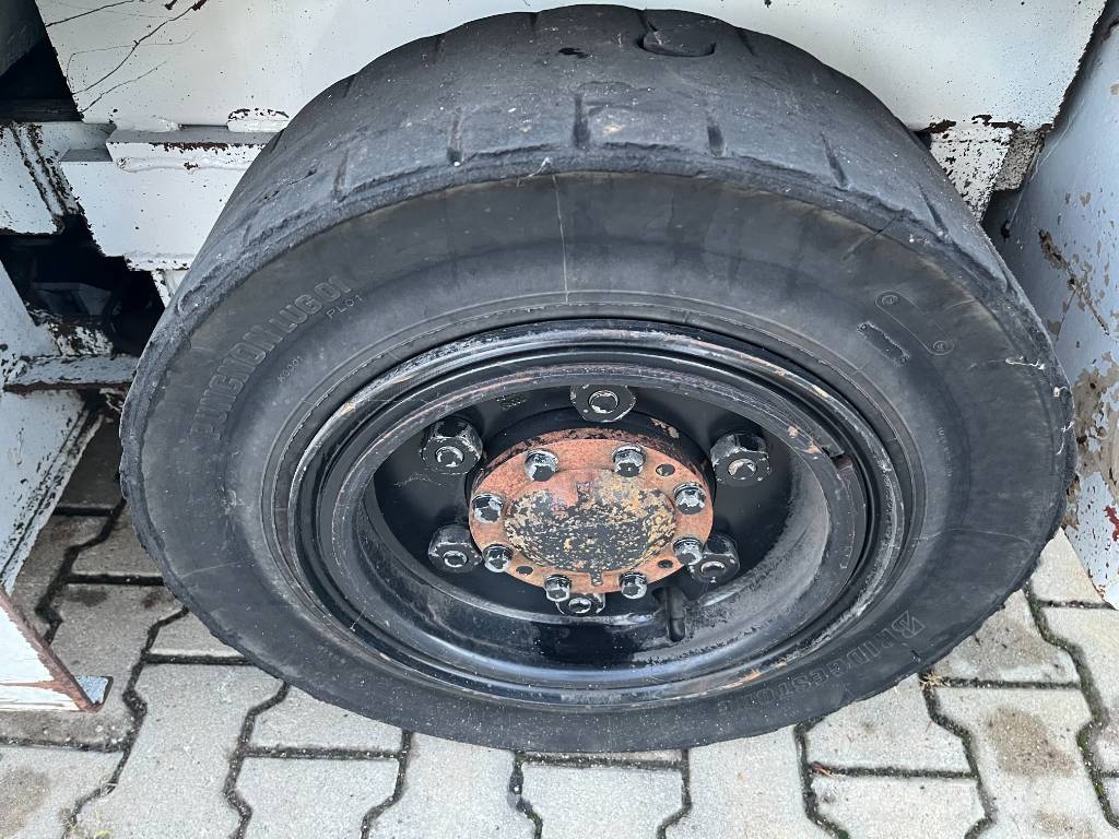 Nissan FV02-F20U V-3922 EO Обладнання для аеропортів