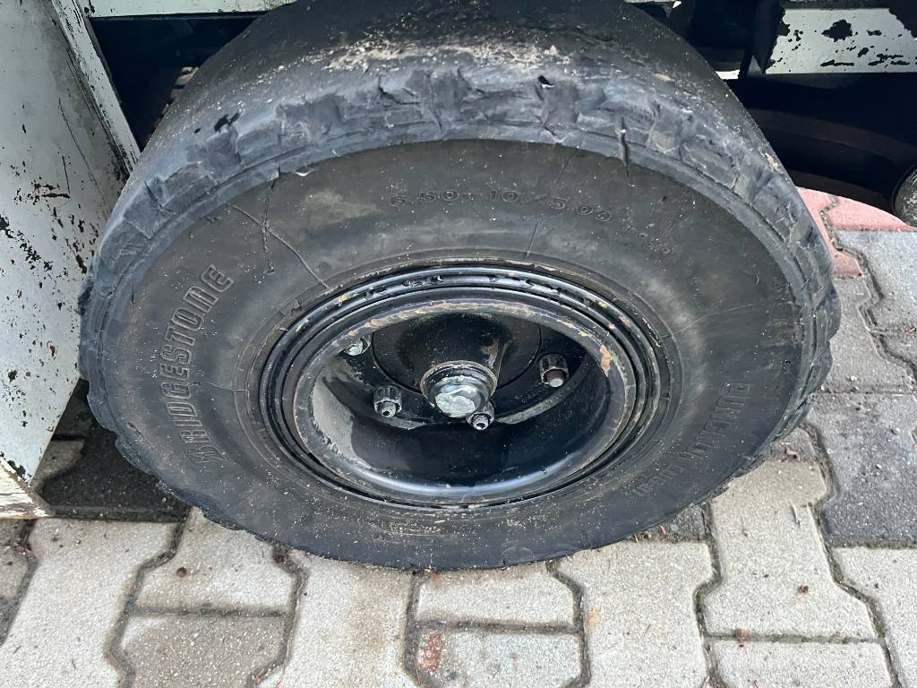 Nissan FV02-F20U V-3922 EO Обладнання для аеропортів