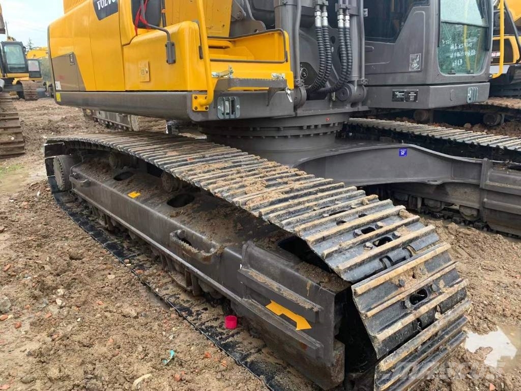 Volvo EC 300 D حفارات زحافة