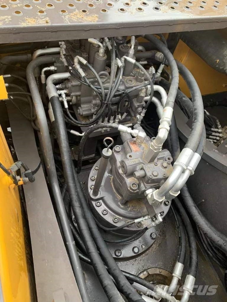 Volvo EC 300 D حفارات زحافة