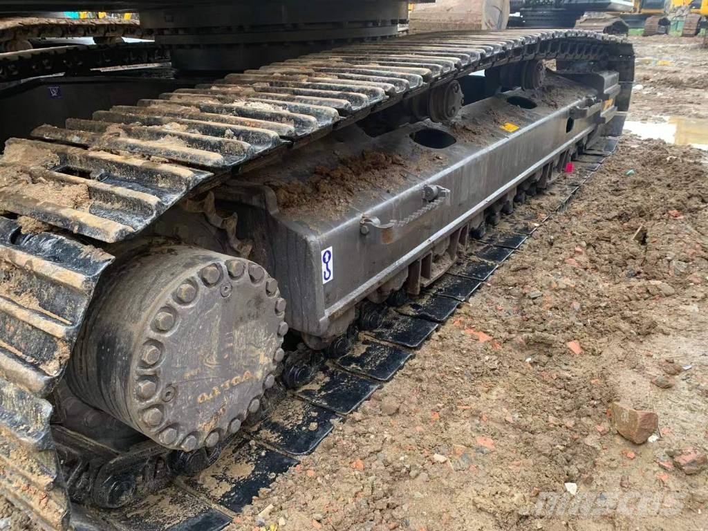 Volvo EC 300 D حفارات زحافة