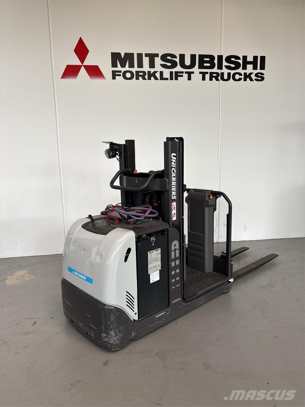 UniCarriers EPL100 Niederhub-Kommissionierer